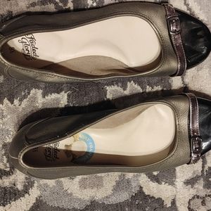 Faded Glory two tone flats